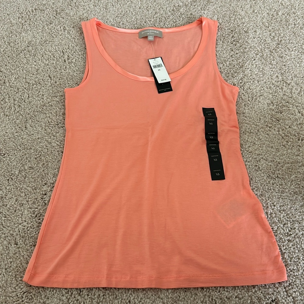 Banana Republic Peach/coral tank